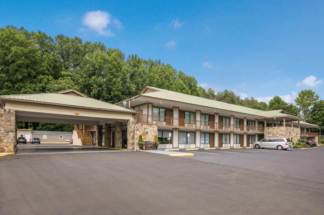Quality Inn & Suites Mt Chalet Clayton Exterior photo