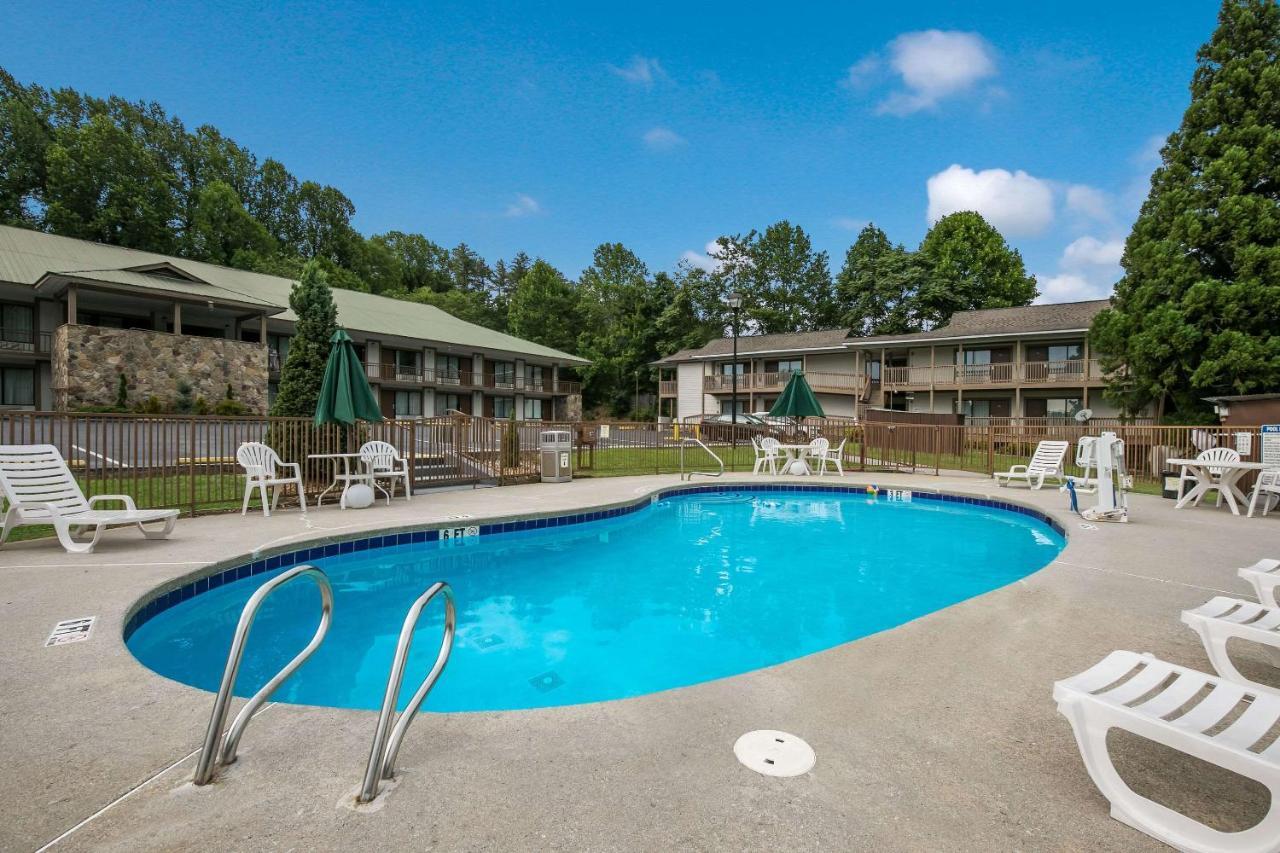Quality Inn & Suites Mt Chalet Clayton Exterior photo